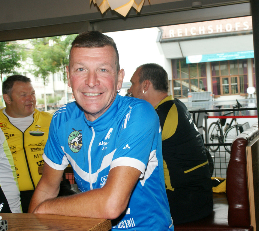 Wolfgang Cermak - seit 10 Jahren Radeln f__r den EHC-Nachwuchs.JPG
