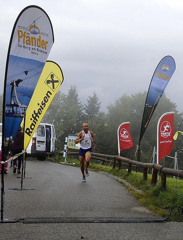 b9374c_09186987b376434bb0dd7f36382814b2_mv2.jpg