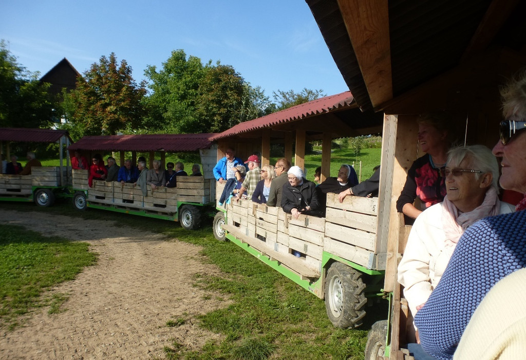 Seniorenausflug __BERLINGEN APFELZ__GLE 05-09-2017 B__HLER _4_.JPG