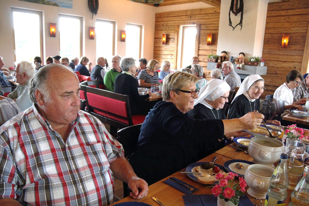 Seniorenausflug __BERLINGEN APFELZ__GLE 05-09-2017 KIRCHER _20_.JPG