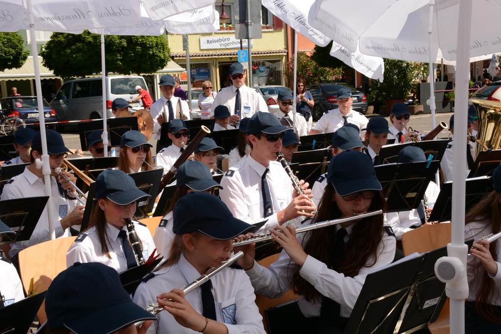 Konzert der JKL beim Wochenmarkt in Breisach.jpg