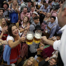 Germany_Oktoberfest_Opening_42692.jpg