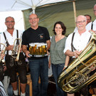 Die „Lochauer Bierblosn“ laden am Freitag, 22. September, um 18 Uhr zum Dämmerschoppen auf die Alte Fähre (Symbolfotos).