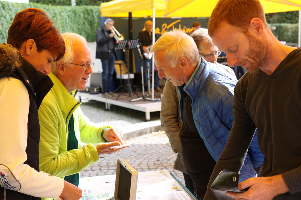 Betrieb an der Kasse.JPG