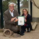 Peter Simonikschek als Pate für die Erdmännchen im Tiergarten Schönbrunn