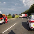 Motorradlenker von Traktoranhänger überrollt