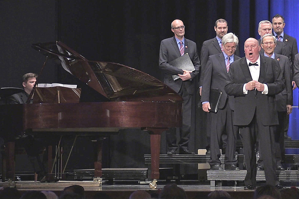 M__nnerchor mit Kammers__nger Walter Fink _2_.jpg