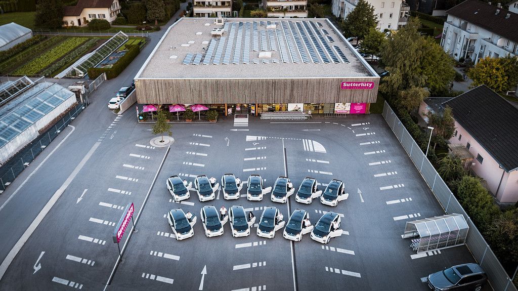 BMW-i3_Elektroauto-__bergabe_Topview_Photovoltaik_Rankweil_DJI_0025.jpg