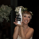 Laura Mesi: Frau heiratet sich selbst