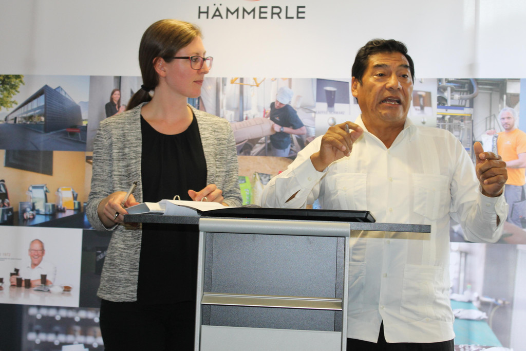 Gregorio Mendez Moreno mit Dolmetscherin.JPG