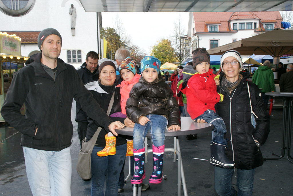 Mit Kind und Kegel zur Kilbi.JPG