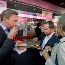 NEOS und FDP am Naschmarkt