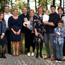 Nick im Kreise der Familie.JPG