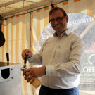Daniel Steinhofer war zum Bierzapfen eingeteilt.JPG