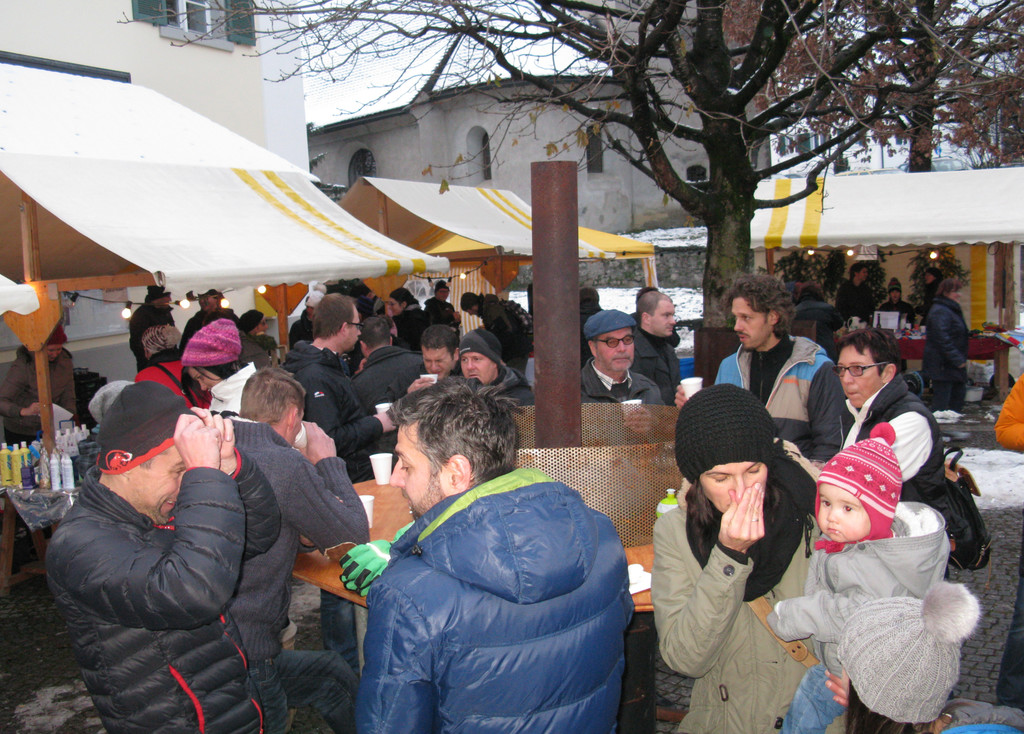 G__fner Advent-Dorfmarkt - Besucher 1 - _c_Richard_Sonderegger.JPG