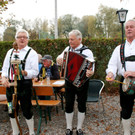 Am Samstag unterhielten die Steirer-Buam.JPG