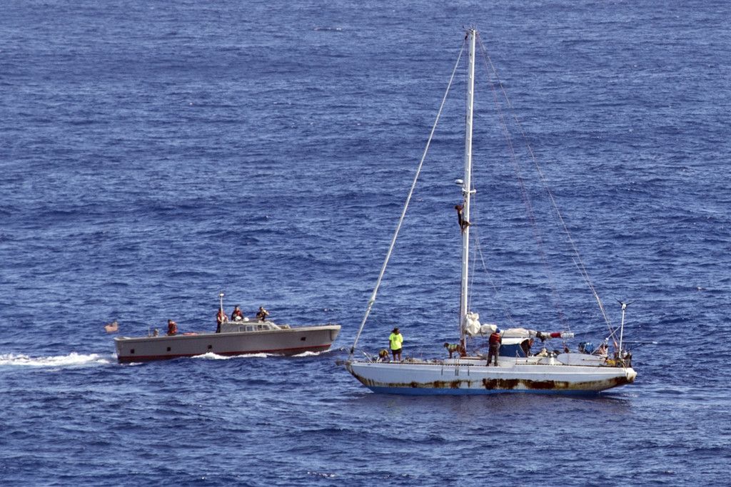Hawaii_Mariners_Rescued_08201.jpg