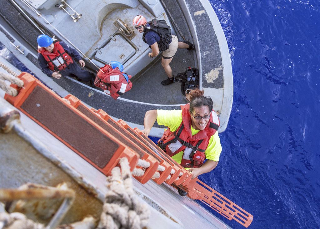 Hawaii_Mariners_Rescued_52381.jpg