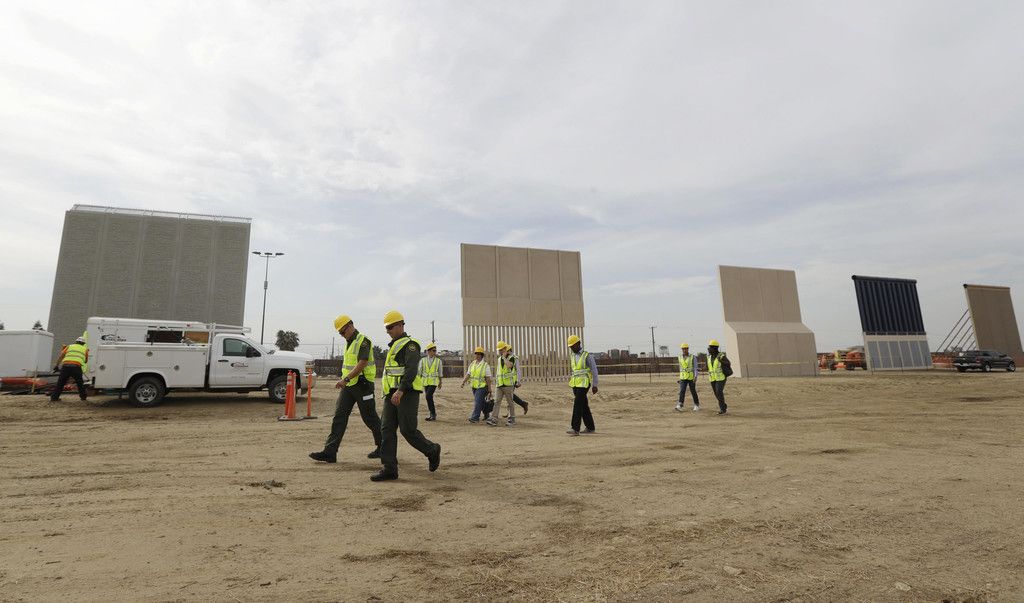 APTOPIX_Border_Wall_24924.jpg