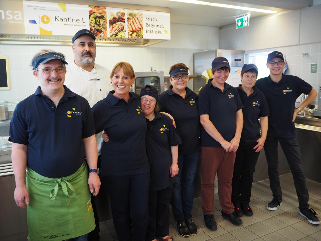 1 - Kantine L Crew Peter_ Roland_ Claudia_ Cornelia_ Marlies_ Evelyn_ Erika_ Konstantin.JPG