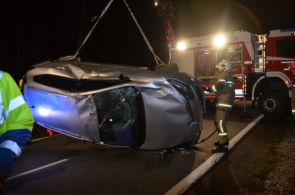 Schwerer VU in Dienten in der Nacht vom 04_11-05_11_2017  Pressefotopongau MW _13_.JPG