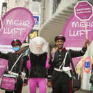 Luftkontrolle_lachend___DIVISION 4_Folie.jpg