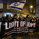 Beim Gedenkmarsch "Light of Hope" in Wiener Innenstadt