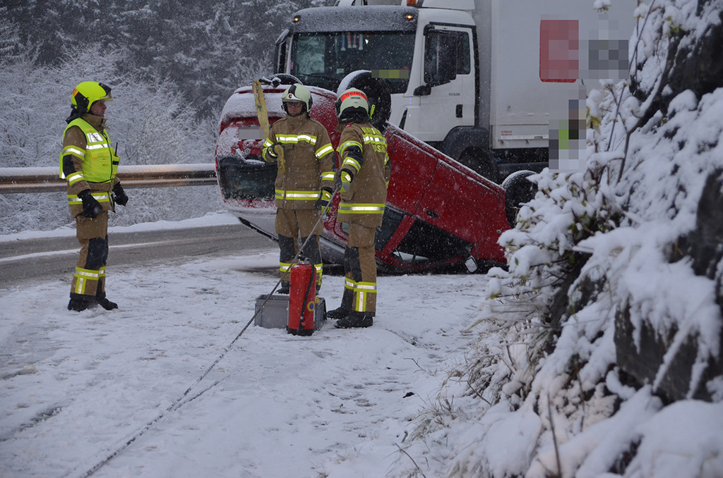 VU Gro__arler Landesstrasse am 13_11_2017  Pressefotopongau MW  _3_.JPG