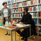 Bandi Koeck las in der Bibliothek Frastanz