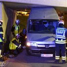 Transporter steckte fest: Bilder des Einsatzes