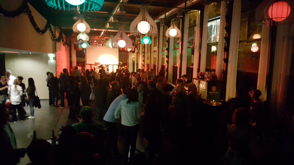 2017-11-18 22_59_08 saal mit leuten.jpg