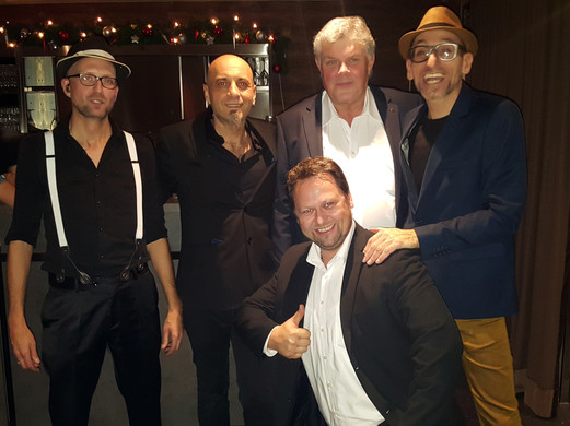 2017-11-18 23_18_56 gee-k und band mit b__rgermeister mandi katzenmayer und betriebsleiter sven gabriel.jpg