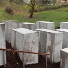 Mahnmal-Bau neben Höckes Haus