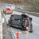 Salzburgerin prallt mit Pkw in Steinmauer