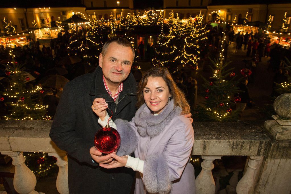 EroeffnungHellbrunnerAdventzauber25112017002.jpg