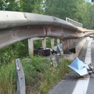 Bilder: Autolenker prall in Leitschien