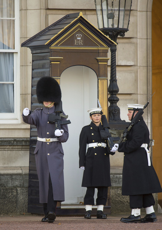 Wachwechsel-Royale-Marine _1_.jpg