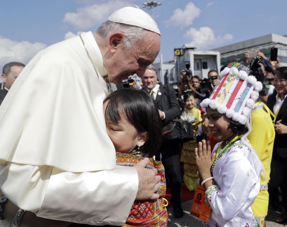 Myanmar_Pope_17705.jpg
