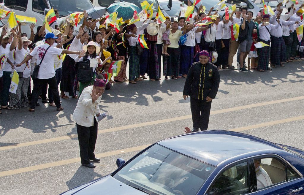 Myanmar_Pope_Asia_09631.jpg
