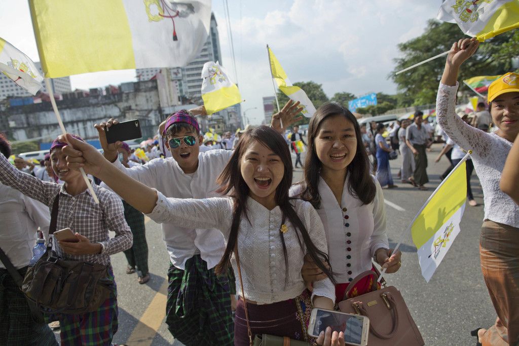 Myanmar_Pope_Asia_31226.jpg