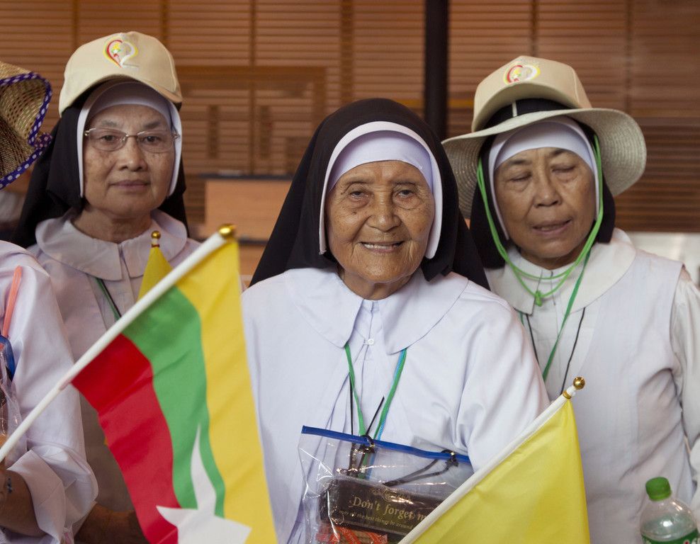 Myanmar_Pope_Asia_75776.jpg