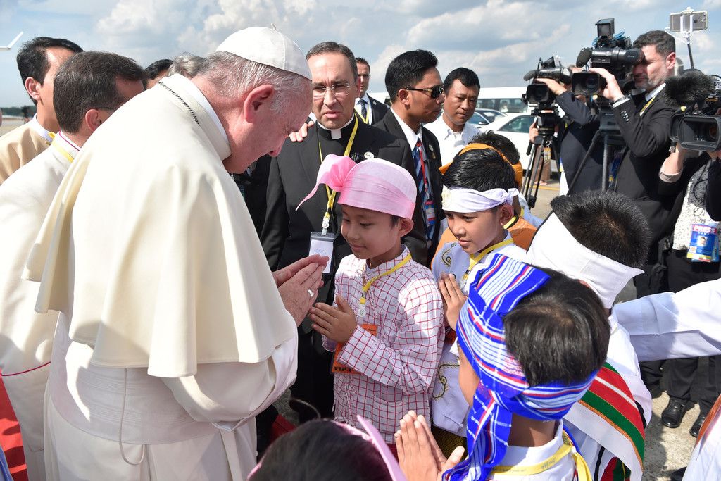 Pope_Myanmar_Asia_15515.jpg