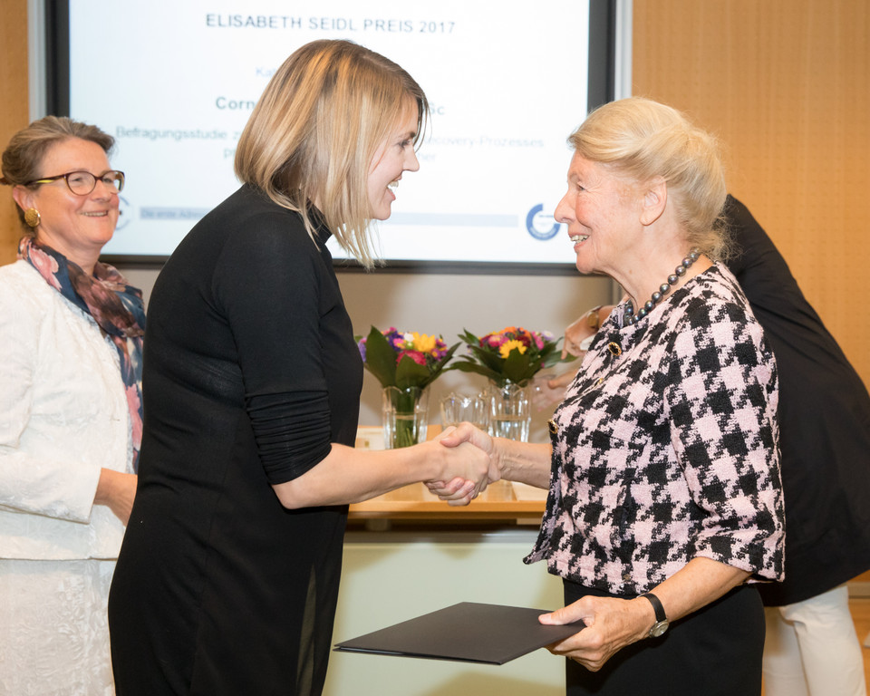 Cornelia Schneidtinger_Elisabeth Seidl-Pflegef__rderpreis 2017.jpg