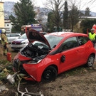 Altach: Pkw kracht in Hauswand