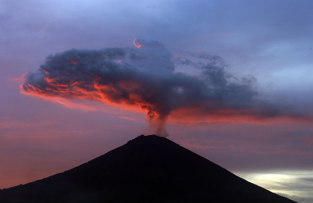 APTOPIX_Indonesia_Bali_Volcano_52756.jpg