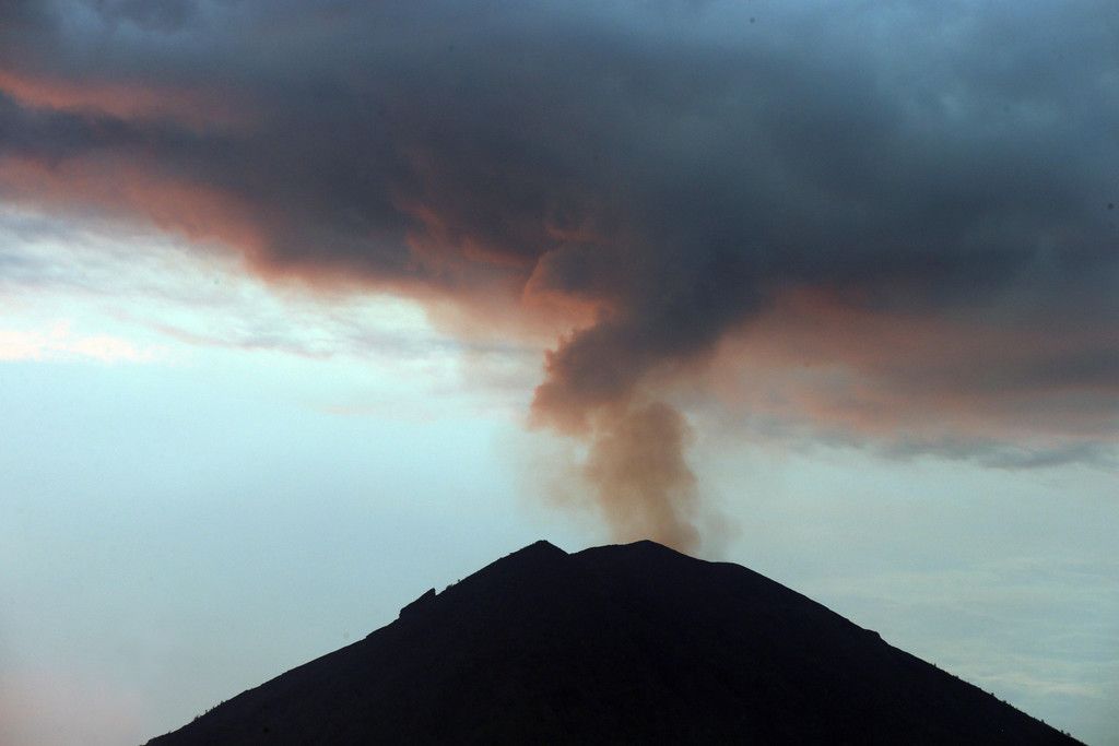 Indonesia_Bali_Volcano_25285.jpg