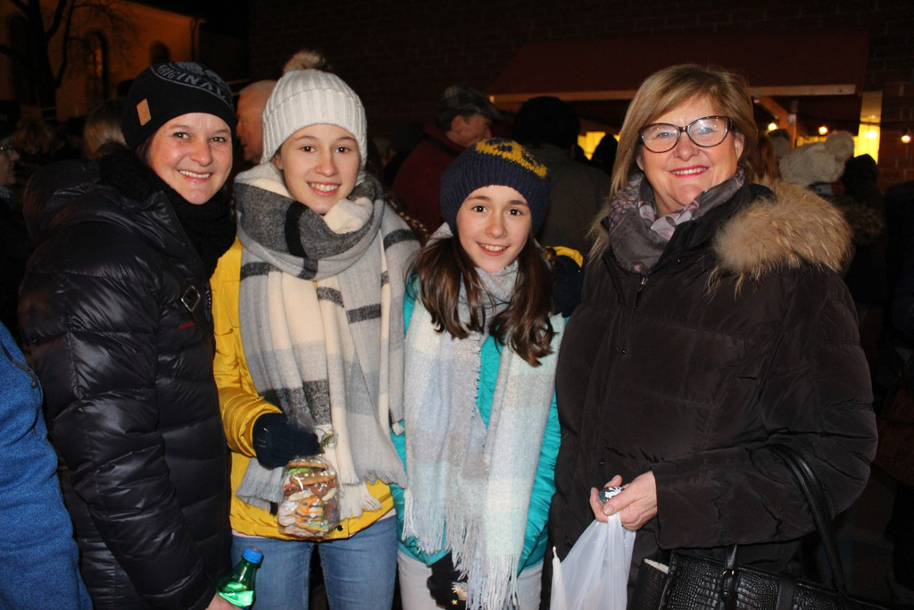 Adventzauber ILLUMINIERUNG am Roten Platz 02-12-2017 _11_.JPG