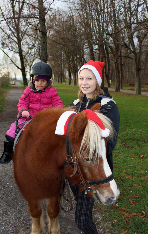 Adventzauber NIKOLAUSMARKT am See C PONYREITEN 03-12-2017 _3_.JPG