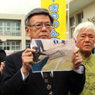 Fenster stürzt aus US-Helikopter