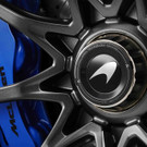 McLaren_Senna_wheel_centre_lock.jpg